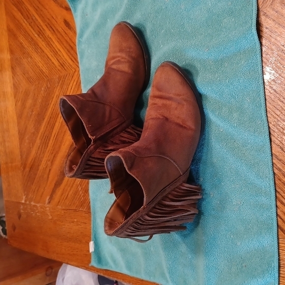 FADED GLORY FAUX SUEDE SOUTHWEST ANKLE BOOTS - Picture 3 of 8